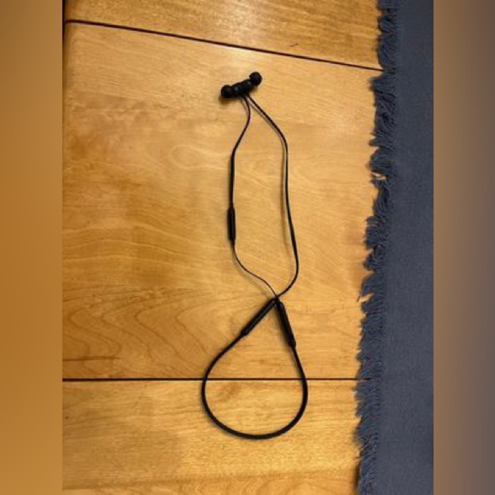 Beats by Dre Flex Bluetooth-Wireless Headphones in Black